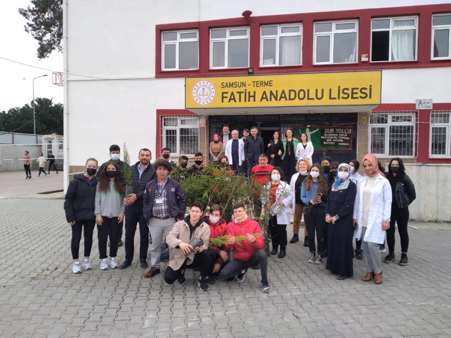 Fatih Anadolu Lisesinde fidan dikme bayramı