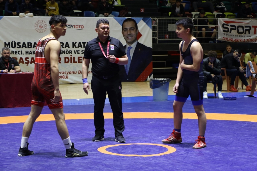 Yaşar Doğu U17 Serbest  Güreş Türkiye Şampiyonası  Samsun’da başladı