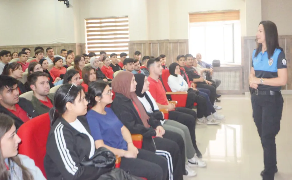 POLİSLİK MESLEK TANITIM SEMİNERİ YAPILDI