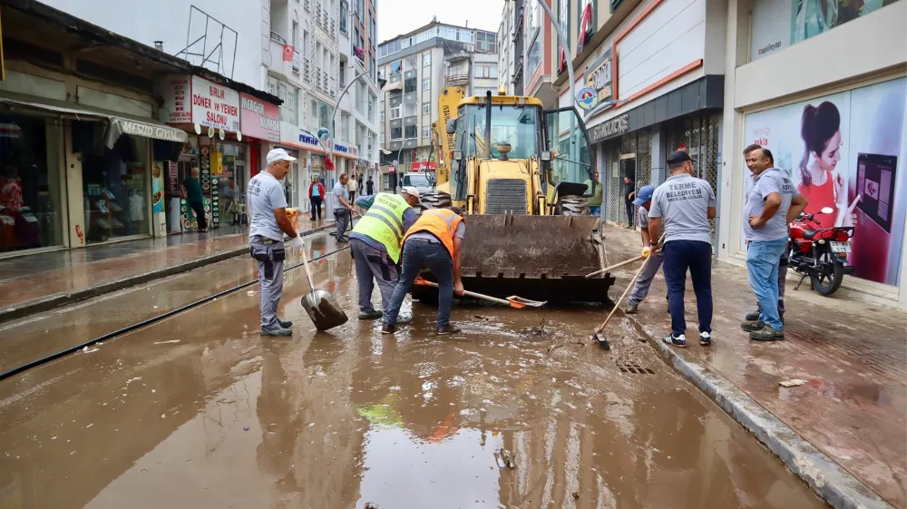 TERME BELEDİYESİ’NDEN SEL SONRASI  ONARIM VE TEMİZLİK ÇALIŞMALARI